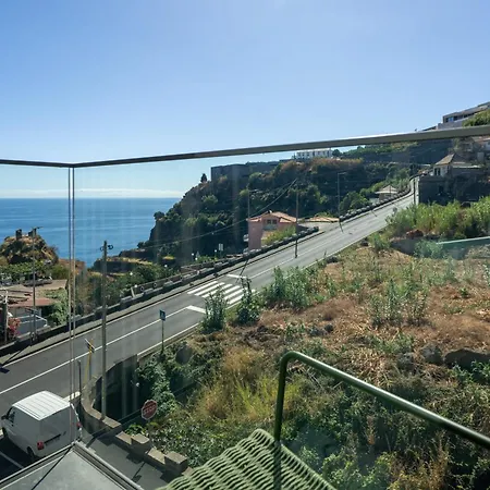 Hills Iii By An Island Apartment