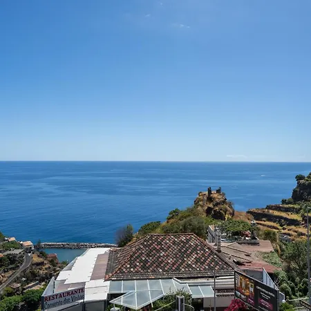 Apartment Hills Iii By An Island